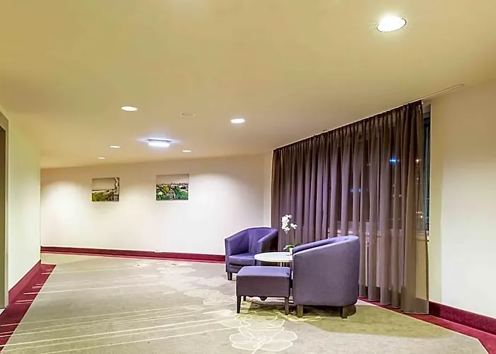 Hilton Garden South Готель