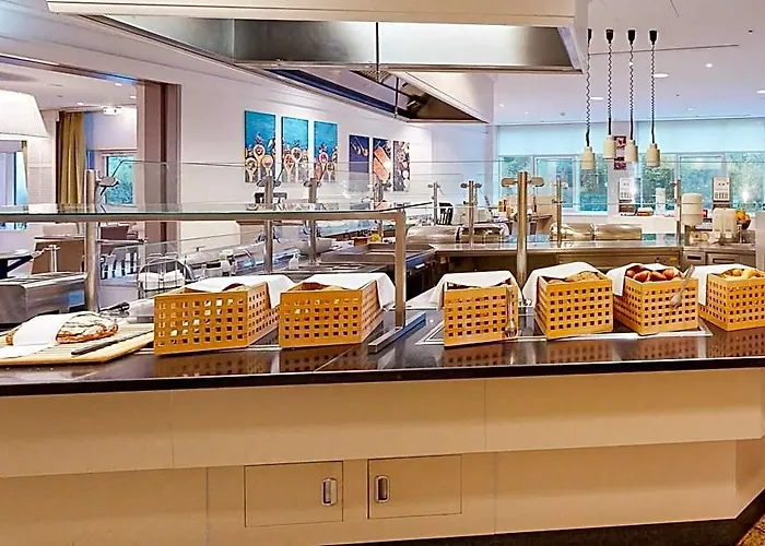 Hilton Garden South Готель 4*