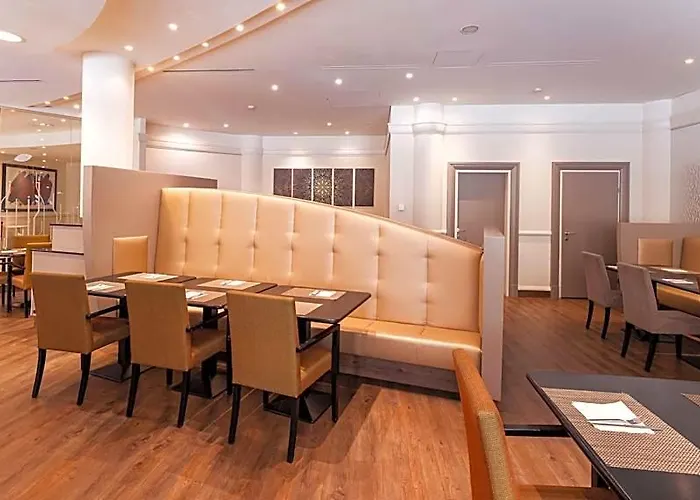 Готель Hilton Garden South 4*