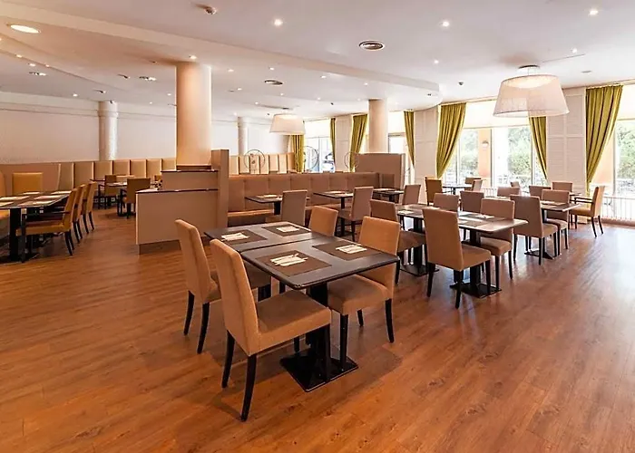 Hilton Garden South Готель