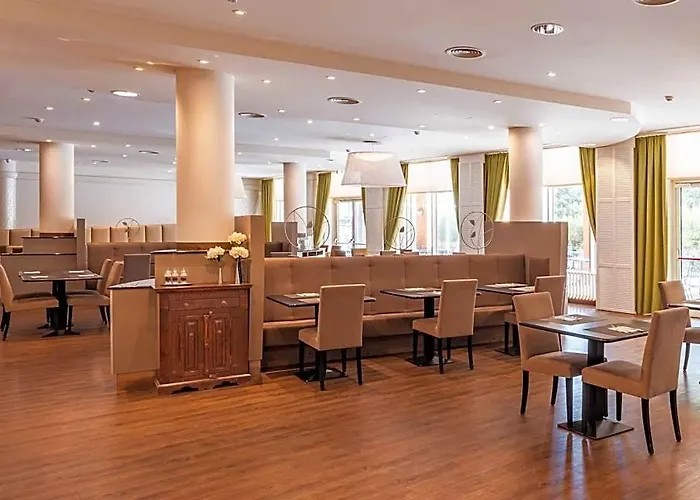 Hilton Garden South 4*