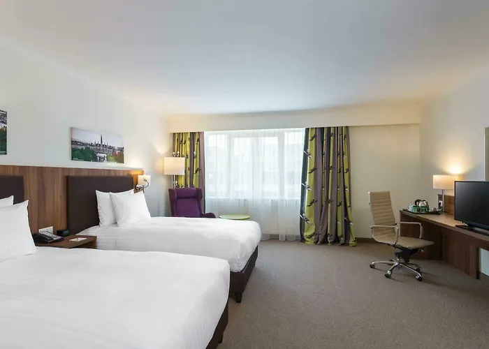 Hilton Garden South Готель