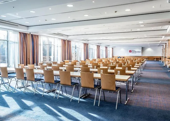 Hilton Garden South Готель Відень