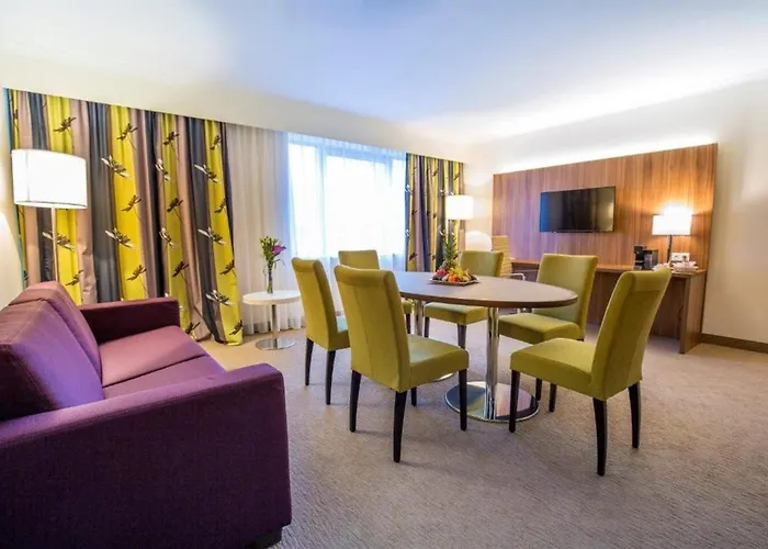 Hilton Garden South Готель 4*